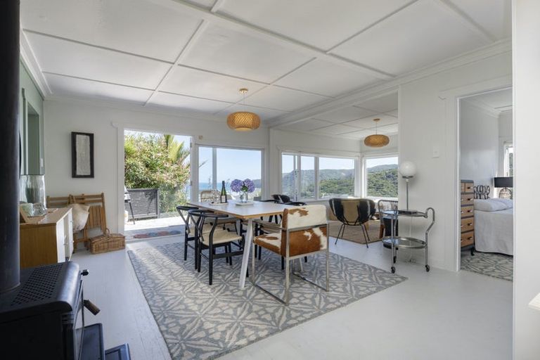 Photo of property in 42 Rayner Road, Piha, 0772