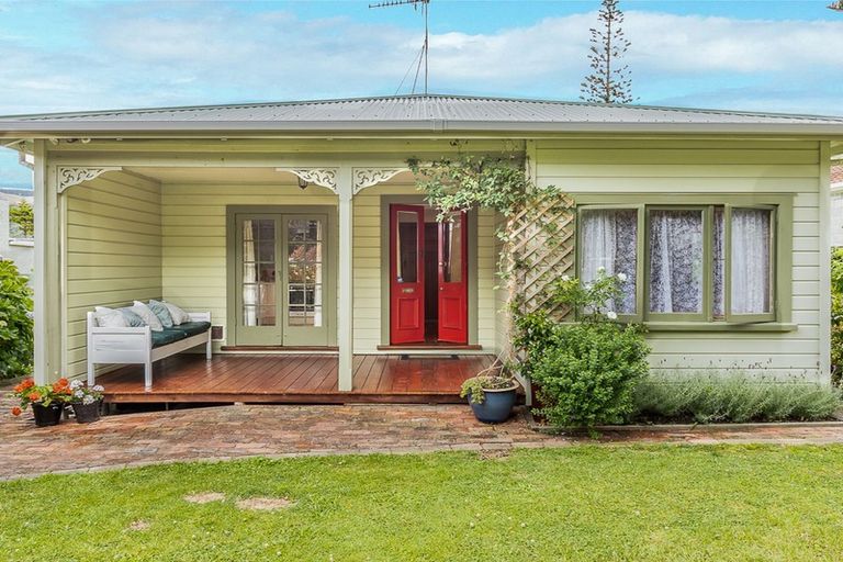 Photo of property in 36 Raroa Place, Pukerua Bay, 5026