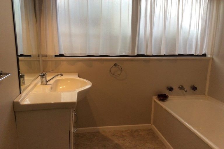 Photo of property in 1001 Whangaparaoa Road, Tindalls Beach, Whangaparaoa, 0930