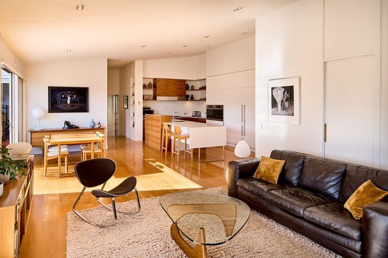 Photo of property in 4 Francis Bell Grove, Lowry Bay, Lower Hutt, 5013