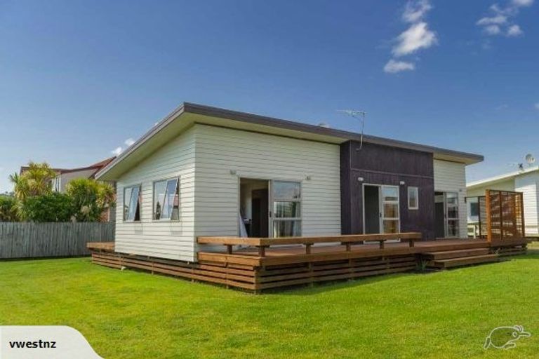 Photo of property in 1 Rena Place, Whitianga, 3510