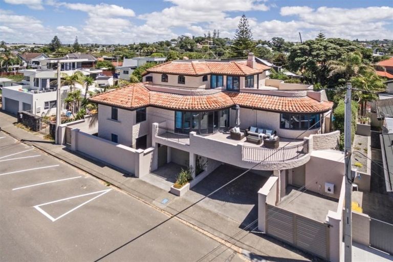 Photo of property in 1/60 Milford Road, Milford, Auckland, 0620