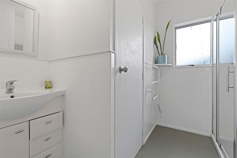Photo of property in 6 Chisholm Place, Mangere East, Auckland, 2024