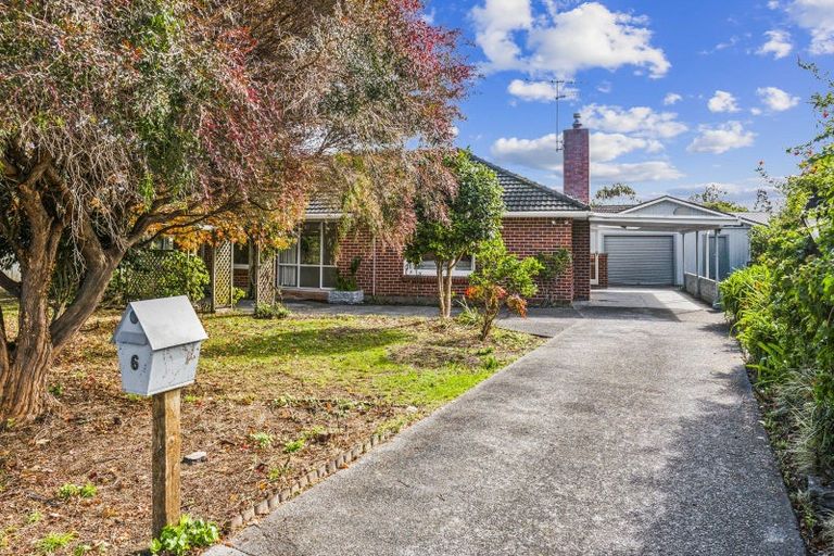 Photo of property in 6 Walton Avenue, Waikanae, 5036