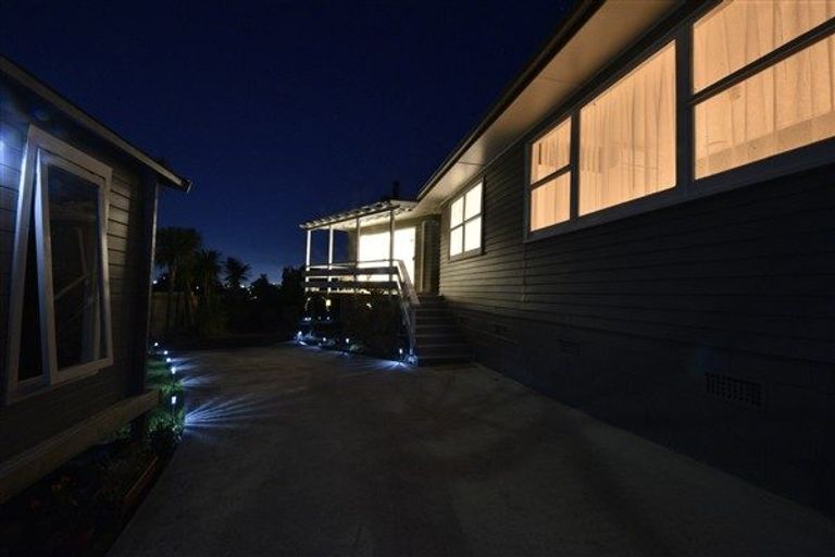 Photo of property in 38 Sunvue Road, Glen Eden, Auckland, 0602