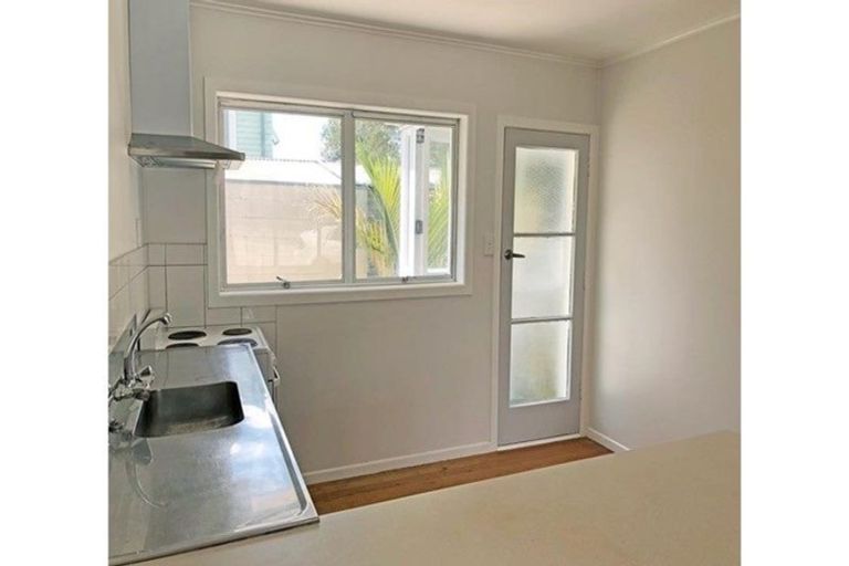 Photo of property in 2/118 Lake Road, Belmont, Auckland, 0622