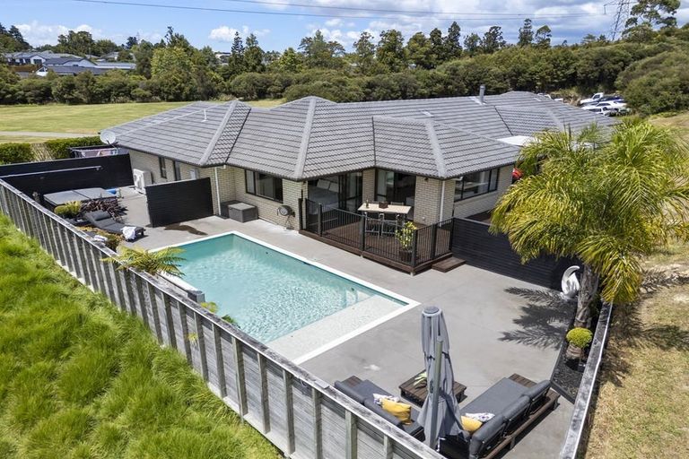 Photo of property in 17 Wautaiti Drive, Riverhead, 0820