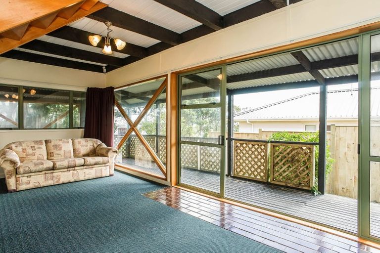 Photo of property in 117 Gloaming Hill, Titahi Bay, Porirua, 5022