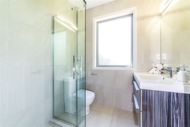 Photo of property in 102a Beach Road, Castor Bay, Auckland, 0620