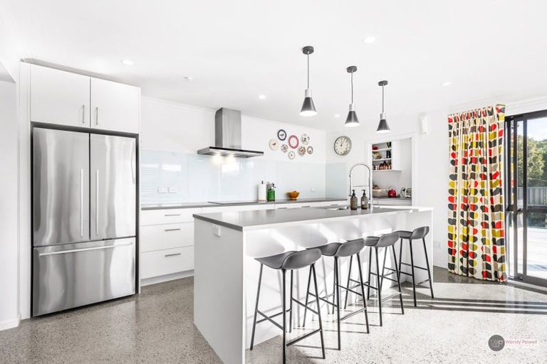 Photo of property in 5 Buddle Road, Wallaceville, Upper Hutt, 5018