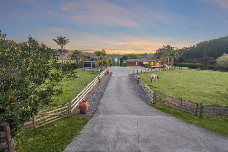 Photo of property in 883 Peak Road, Helensville, 0875