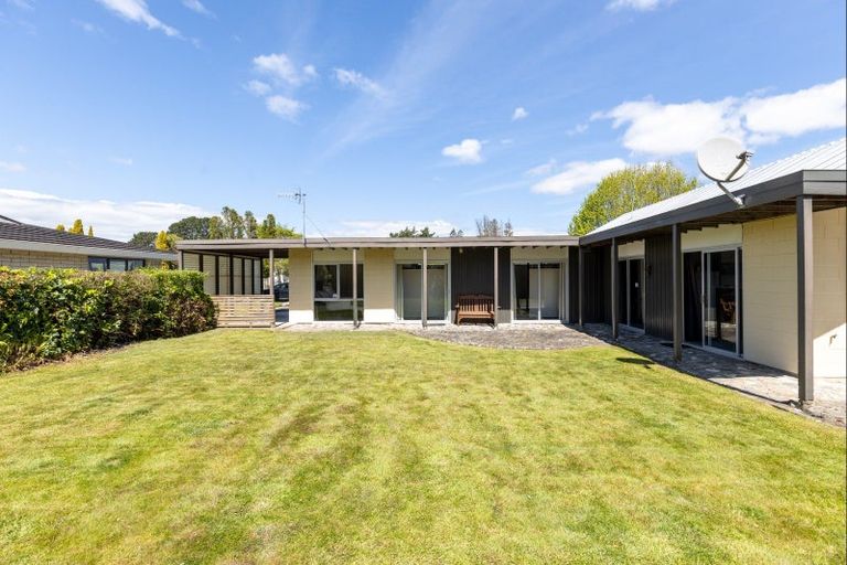 Photo of property in 17 Opawa Place, Terrace End, Palmerston North, 4410
