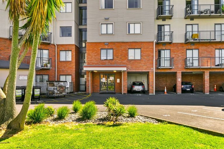 Photo of property in 5e/17 Crown Lynn Place, New Lynn, Auckland, 0600