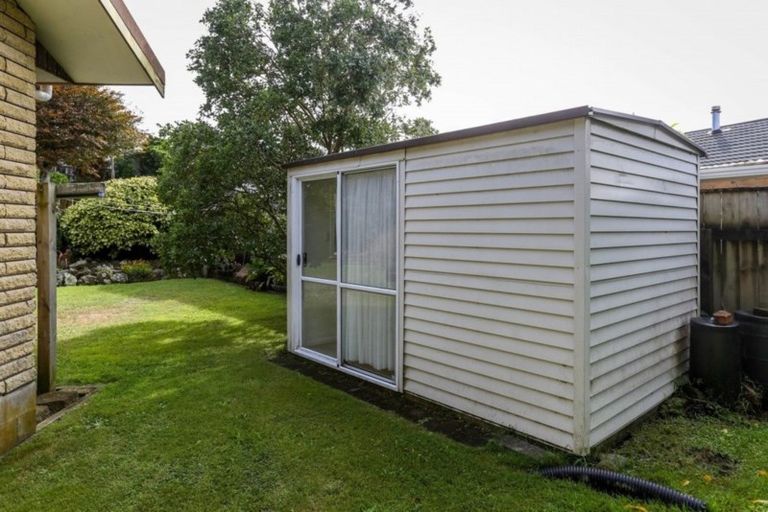 Photo of property in 8a Keats Place, Whalers Gate, New Plymouth, 4310