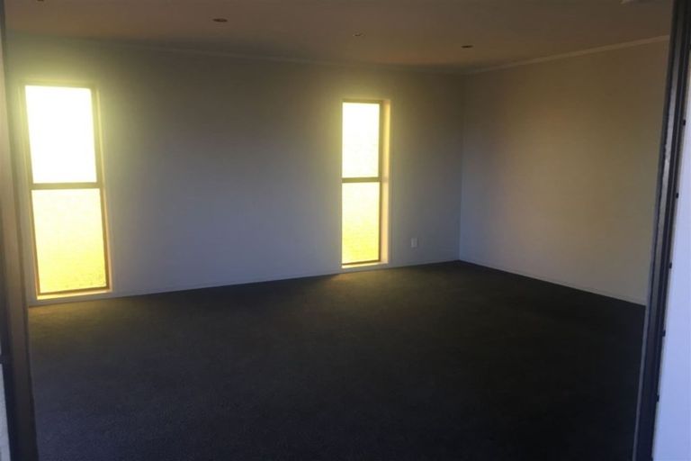 Photo of property in 19 Rosewarne Crescent, Glendene, Auckland, 0602