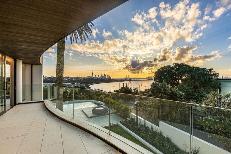 Photo of property in 92 Paritai Drive, Orakei, Auckland, 1071