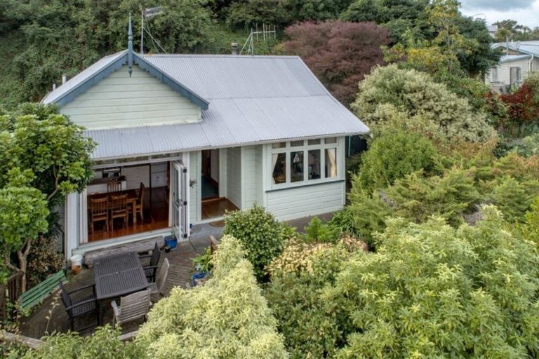 Photo of property in 79 Milton Road, Bluff Hill, Napier, 4110