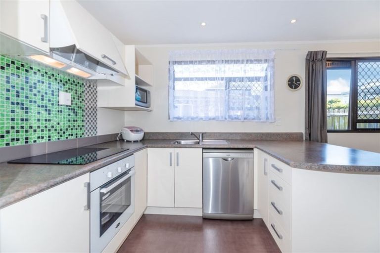 Photo of property in 2/11 Akehurst Avenue, New Lynn, Auckland, 0600