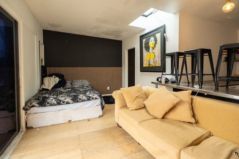 Photo of property in 1/23 Bernleigh Terrace, West Harbour, Auckland, 0618