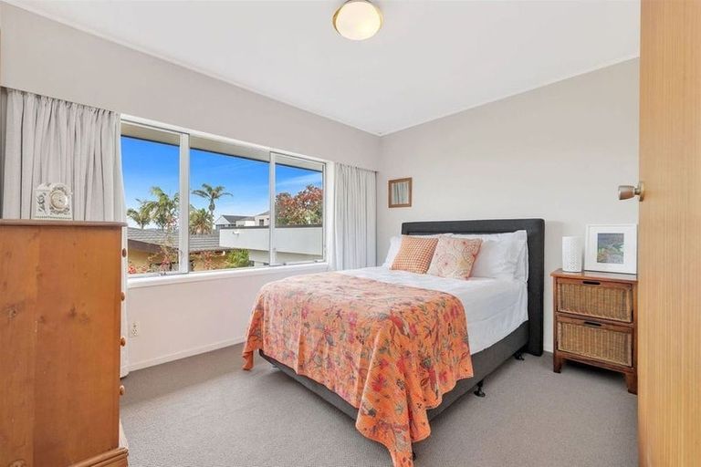 Photo of property in 20 Gulf Crest, Bucklands Beach, Auckland, 2012