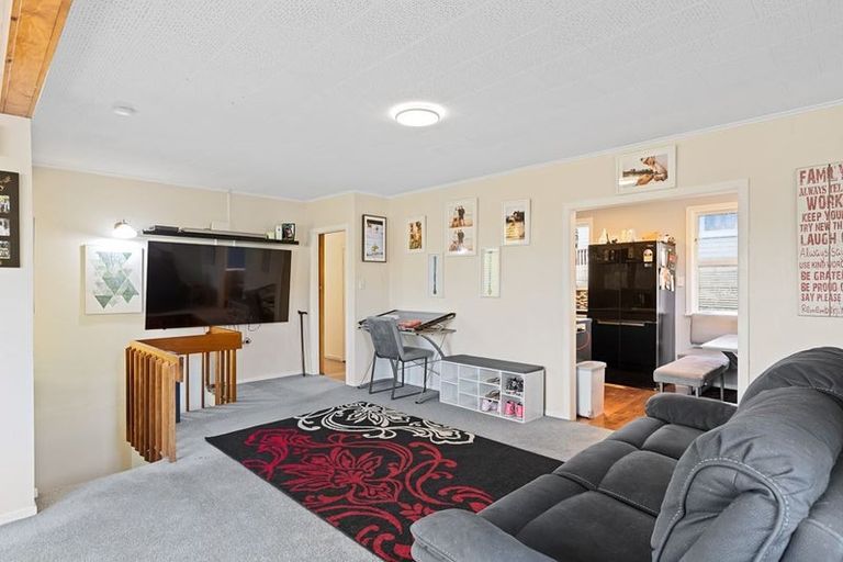 Photo of property in 63 Vodanovich Road, Te Atatu South, Auckland, 0610