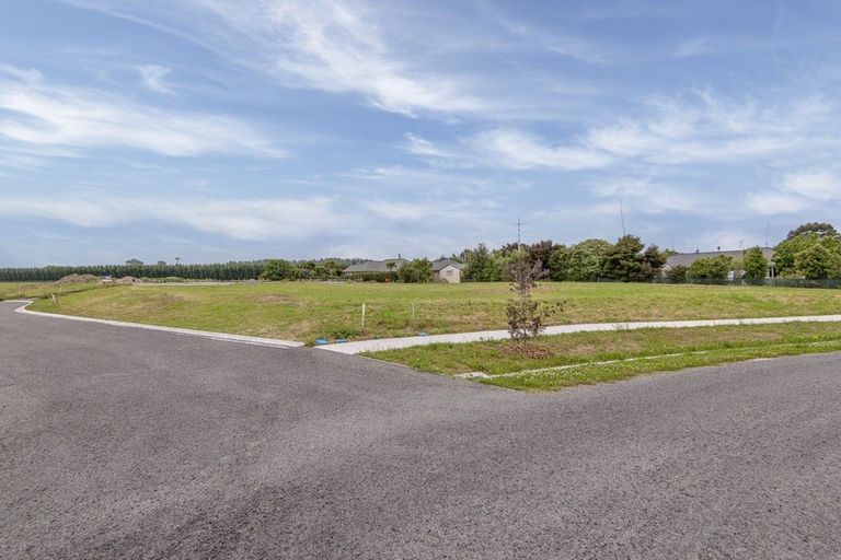 Photo of property in 76 Queens Avenue, Waikuku Beach, 7402