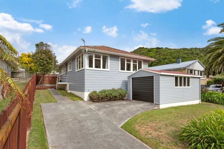 Photo of property in 91 Rangituhi Crescent, Takapuwahia, Porirua, 5022