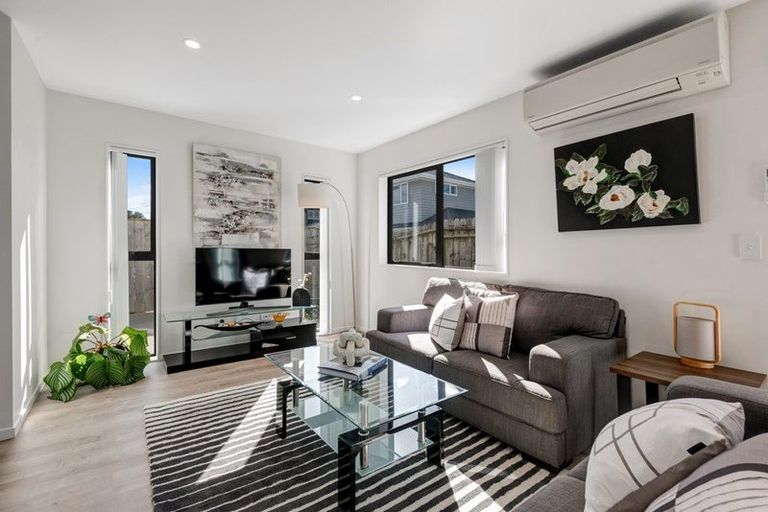 Photo of property in 4 William Bayes Place, Red Beach, 0932