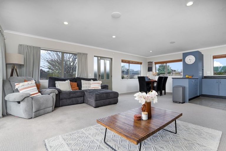 Photo of property in 1 Sackville Street, Martinborough, 5711