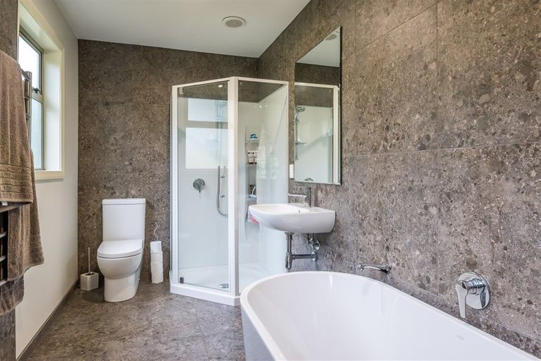 Photo of property in 92 Matai Road, Raumati South, Paraparaumu, 5032