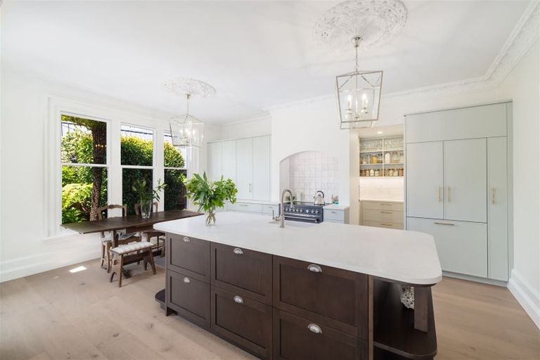 Photo of property in Chilcombe Homestead, 4 Medbury Terrace, Fendalton, Christchurch, 8041