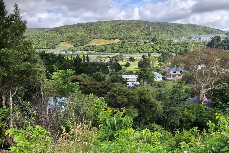 Photo of property in 8 Castle Crescent, Stokes Valley, Lower Hutt, 5019