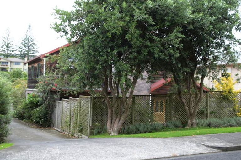 Photo of property in 23a Luplau Crescent, Cockle Bay, Auckland, 2014