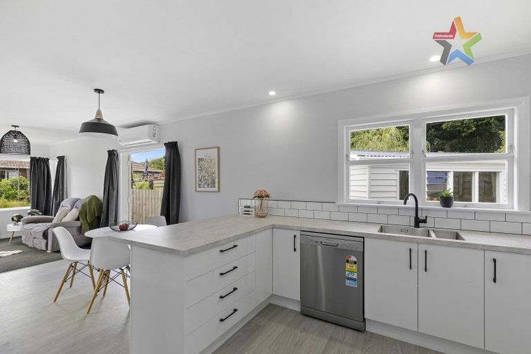 Photo of property in 385 Stokes Valley Road, Stokes Valley, Lower Hutt, 5019