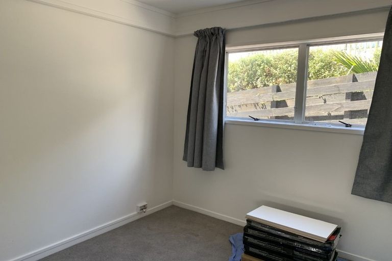 Photo of property in 28 John Dee Crescent, Red Beach, 0932