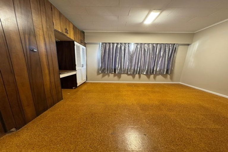 Photo of property in 25 Ellesmere Crescent, Pakuranga Heights, Auckland, 2010