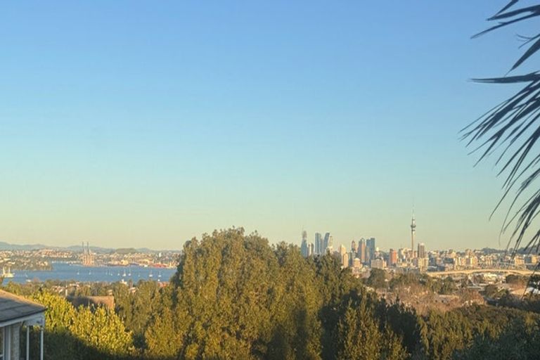 Photo of property in 3/71 Pupuke Road, Northcote, Auckland, 0627