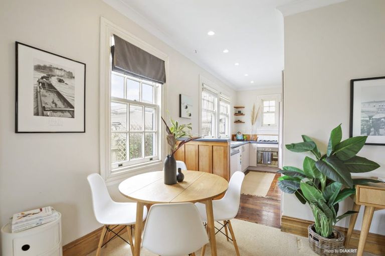 Photo of property in 15 Herald Terrace, Berhampore, Wellington, 6023