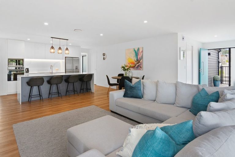 Photo of property in 9 Koiora Lane, Long Bay, Auckland, 0630