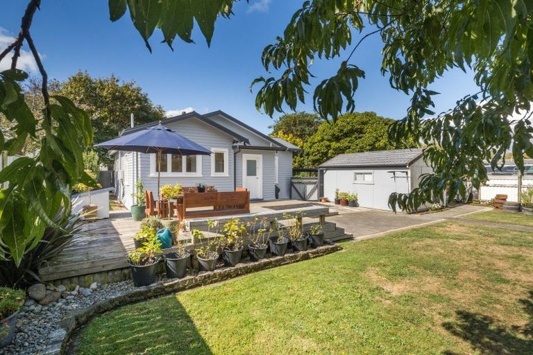 Photo of property in 10 Kingswood Street, Takaro, Palmerston North, 4412