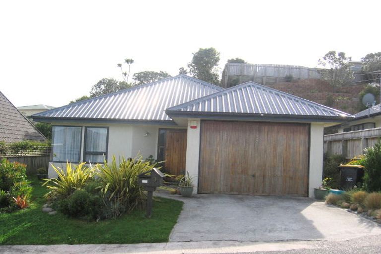 Photo of property in 3 Peter Button Place, Johnsonville, Wellington, 6037