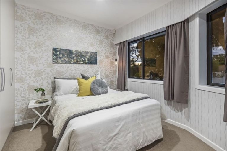 Photo of property in 37 Parkhill Road, Mellons Bay, Auckland, 2014