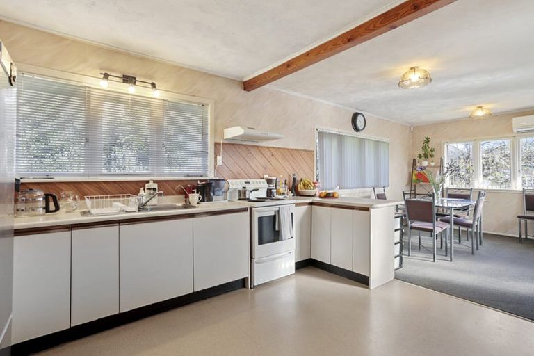 Photo of property in 22 Eastglen Road, Glen Eden, Auckland, 0602