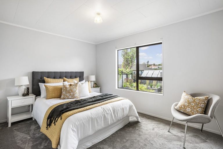 Photo of property in 2/23 Powrie Street, Glenfield, Auckland, 0629