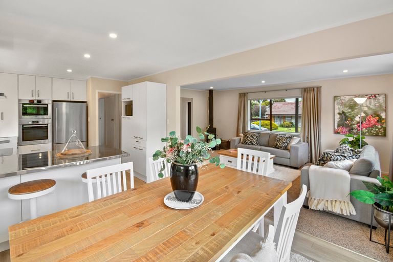 Photo of property in 10 Dalkeith Place, Opaheke, Papakura, 2113