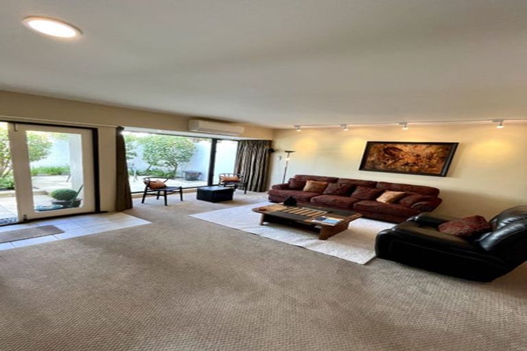 Photo of property in Highwic, 2/32 Hobson Street, Thorndon, Wellington, 6011