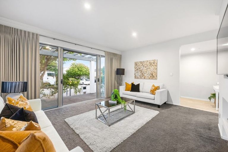 Photo of property in 8 Tuatini Place, Long Bay, Auckland, 0630