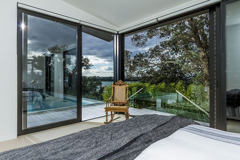 Photo of property in 10a First Avenue, Stanley Point, Auckland, 0624