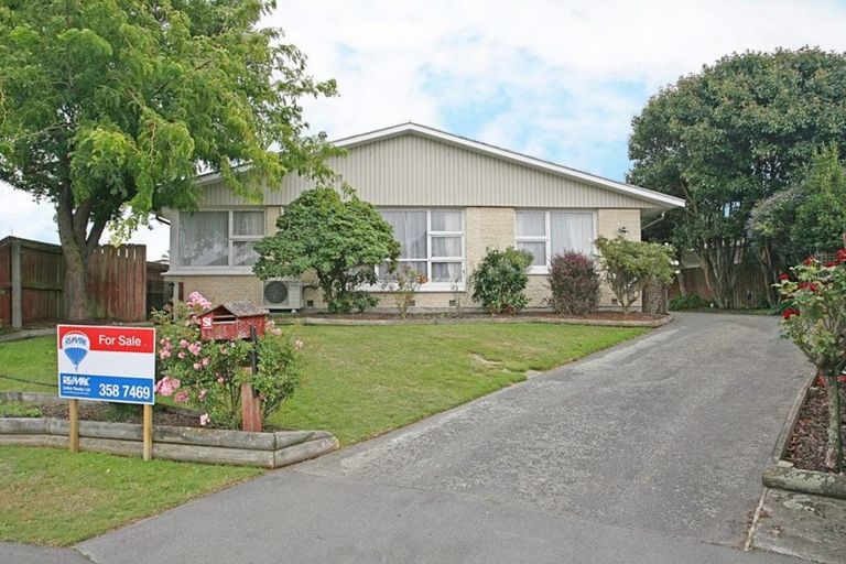 Photo of property in 15 Dunluce Place, Hornby, Christchurch, 8042