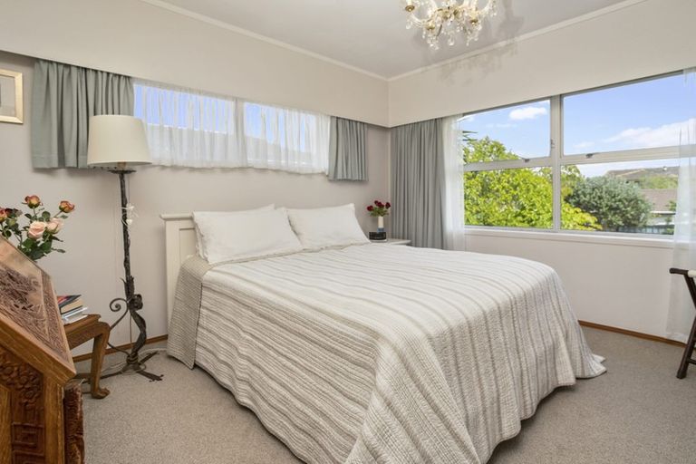 Photo of property in 92 Kiwi Esplanade, Mangere Bridge, Auckland, 2022